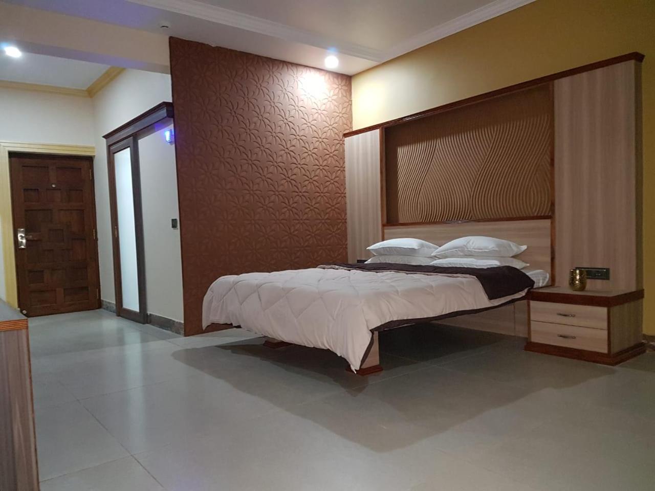 Jm Vista Suites Mapusa Eksteriør billede