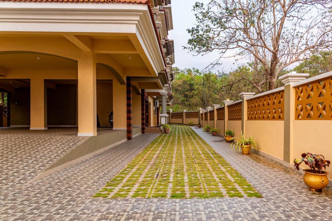 Jm Vista Suites Mapusa Eksteriør billede